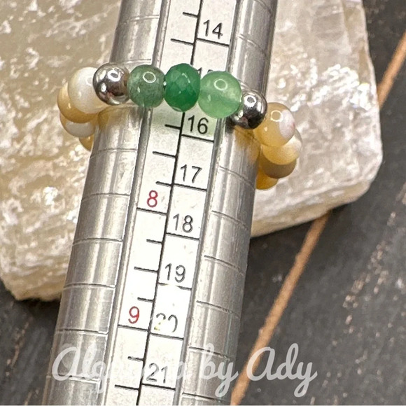 White agate untreated emerald beaded gem ring - Picture 3 of 5